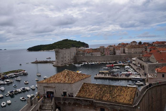 plongée sur le vieux port de Dubrovnik
