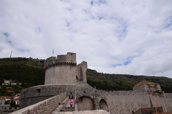 fort minceta vu de l'autre côté