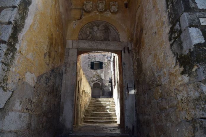 porte passage et voûte à dubrovnik