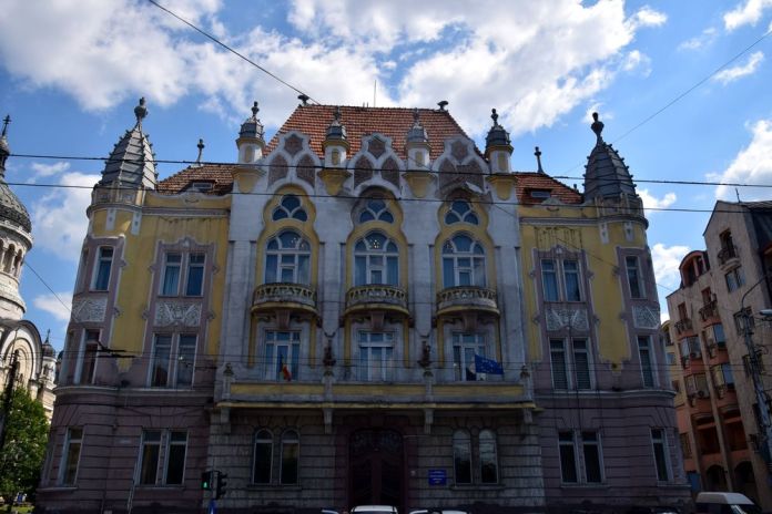 façade du palais administratif de Cluj-Napoca