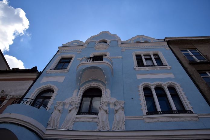 maison art nouveau bleu et blanc cluj-napoca