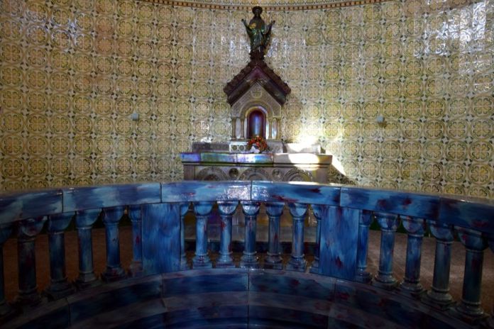 premier niveau mausolée zsolnay en céramique