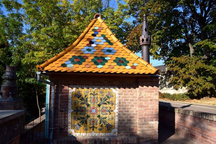 construction colorée quartier culturel Zsolnay