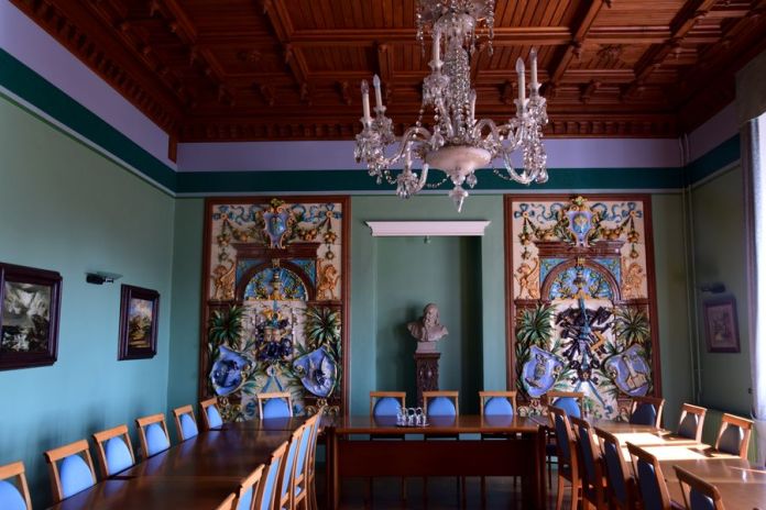 panneaux polychromes zsolnay vasvary Pécs