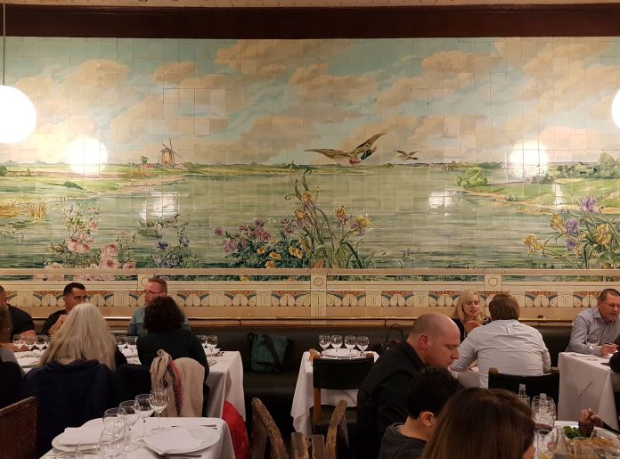 fresque fleurie restaurant Vincent à Bruxelles