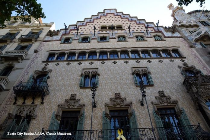 façade de la casa amatller à barcelone