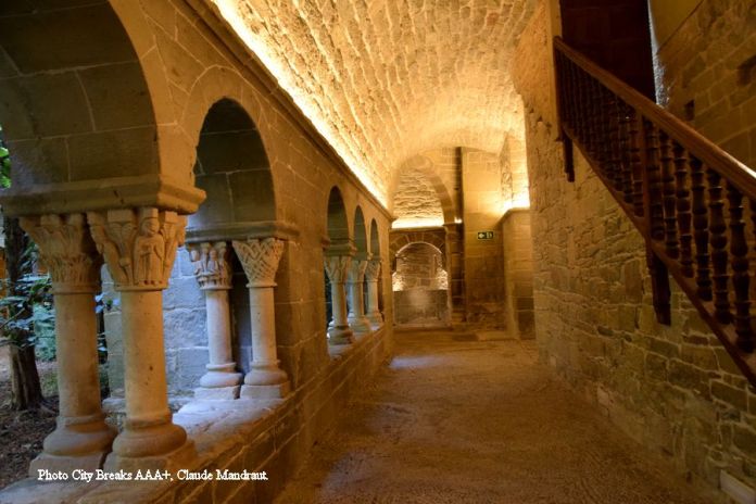 cloître Mont ST Benet