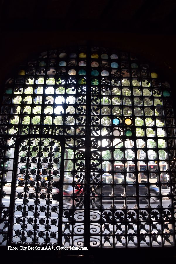 grille monumentale palais Baro de Quadras