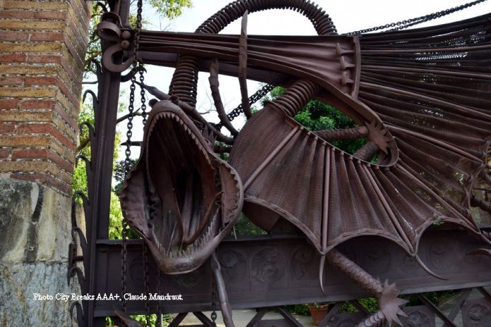 détail du redoutable dragon des Pavillons Güell