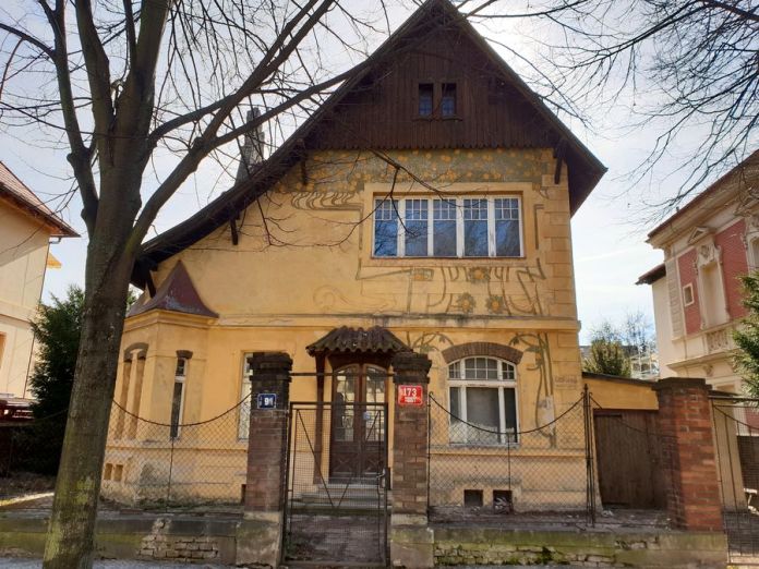 Prague, façades, fleurs