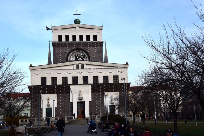 Prague, EgliseduSacréCoeurdeJésus, façade