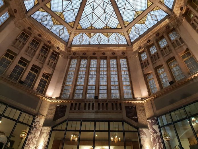 Prague, Koruna, verrière