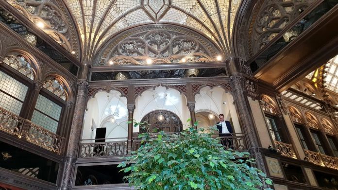 déambulatoire Parisi Udvar Budapest Hungary