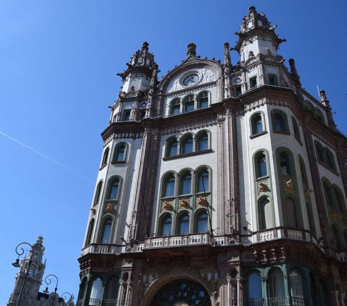 proue Parisi Udvar Budapest Hungary