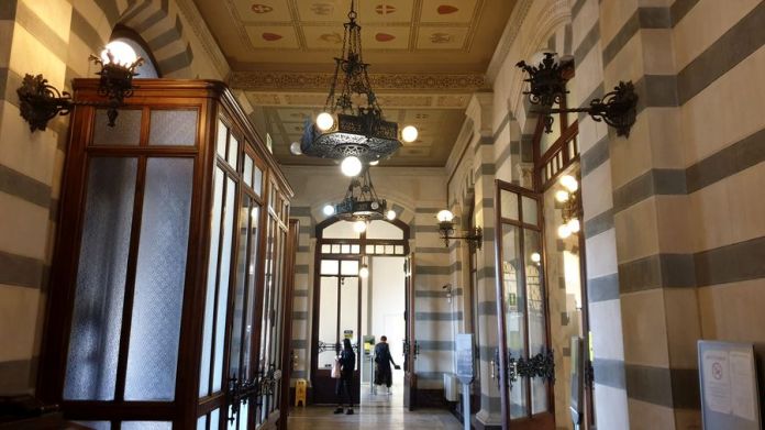 hall entrée poste pise